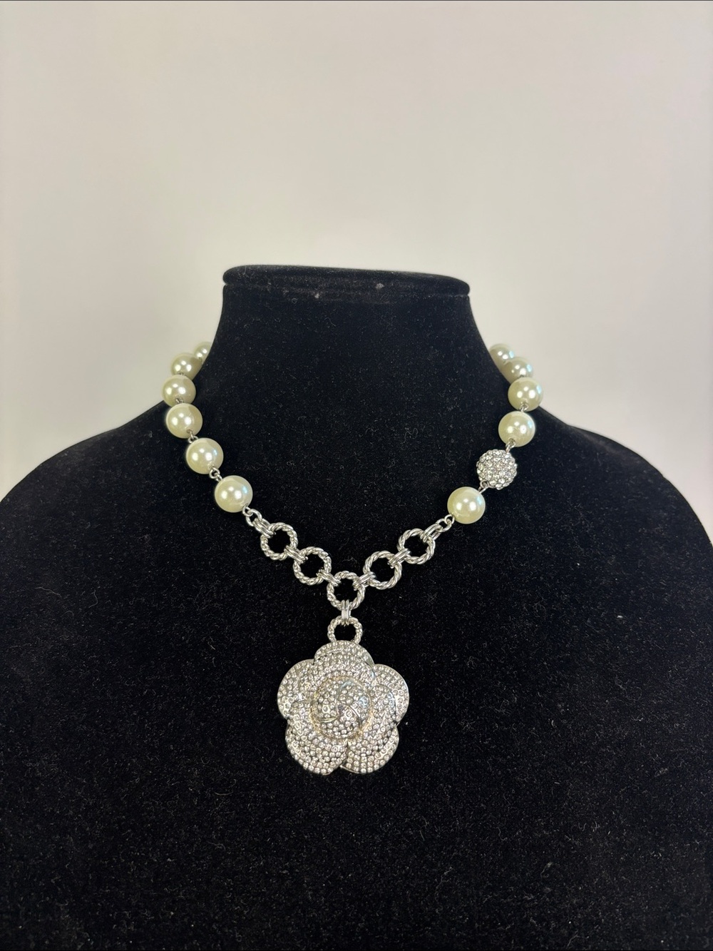 RJ GRAZIANO PEARL AND BLING FLOWER NECKLACE